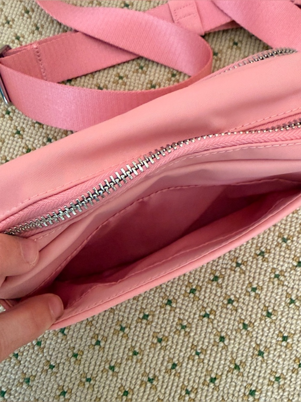 EUC Lululemon Everywhere 2L Pink Crossbody bag - Picture 5 of 8
